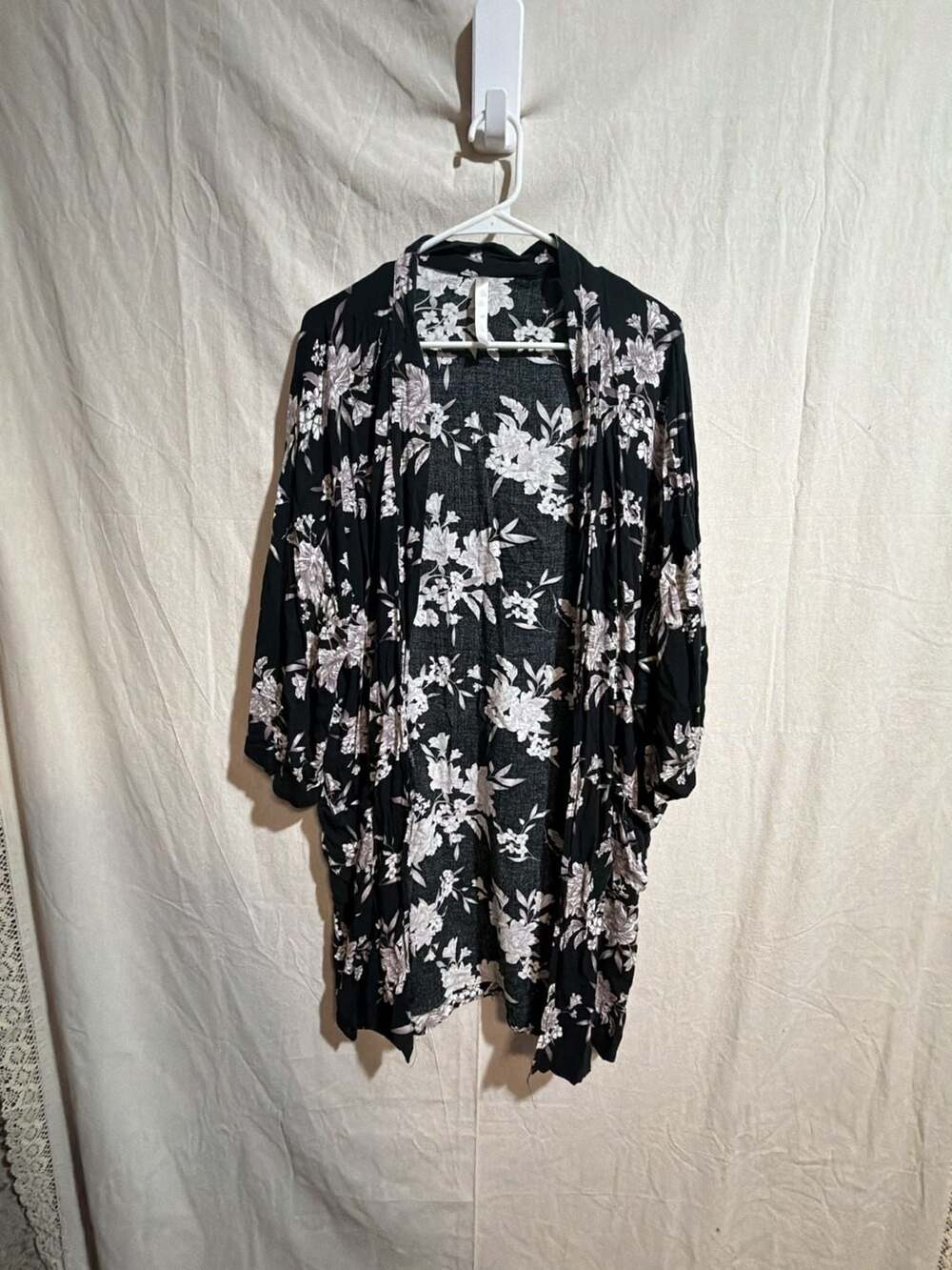 Spiritual Gangster Maya Black Floral Kimono One Size - Picture 1 of 6
